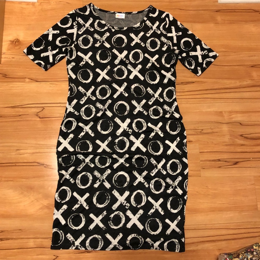 *Unicorn* LuLaRoe Julia in xoxo print M